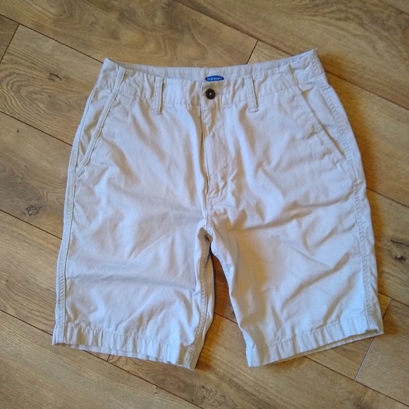 Old Navy Other - Mens old navy shorts size 32